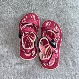 G’pigeon girls sandals. Size 32 (US 1)